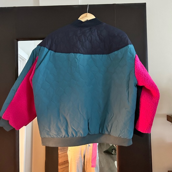 On trend women’s bomber jacket - Picture 2 of 2